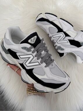 New balance 9060 sneakers size 8